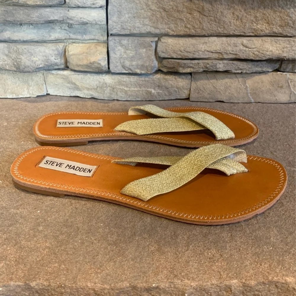 Steve Madden strappy gold flip flop sandals